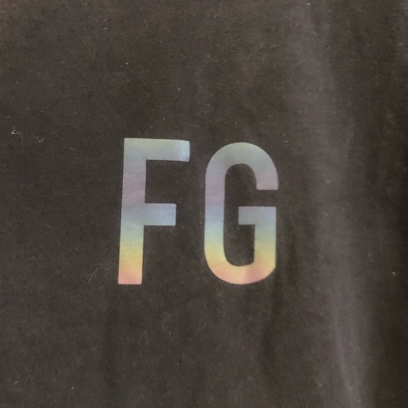 Fear of God 6th collection short sleeve size small holographic tshirt - Picture 3 of 16